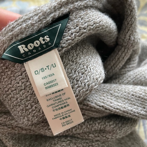 Roots Poncho - Picture 2 of 5